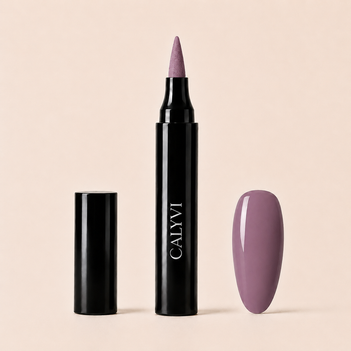 CALYVI Nail Pen — stylo vernis à ongles, teinte Mauve Fumé