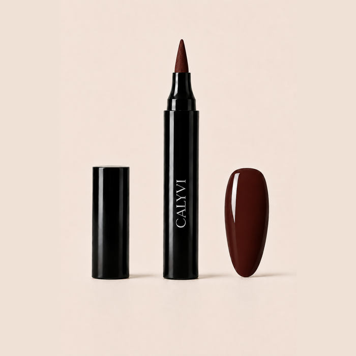 CALYVI Nail Pen — stylo vernis à ongles, teinte Brun Rouge